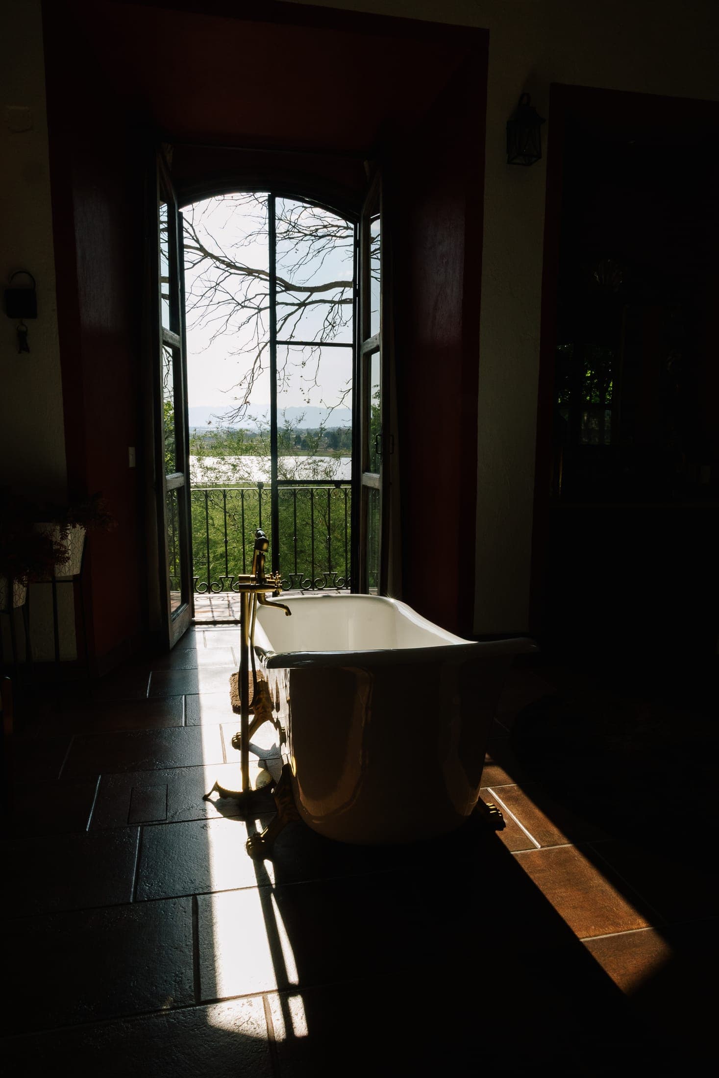 Tina con vista al valle desde la suite